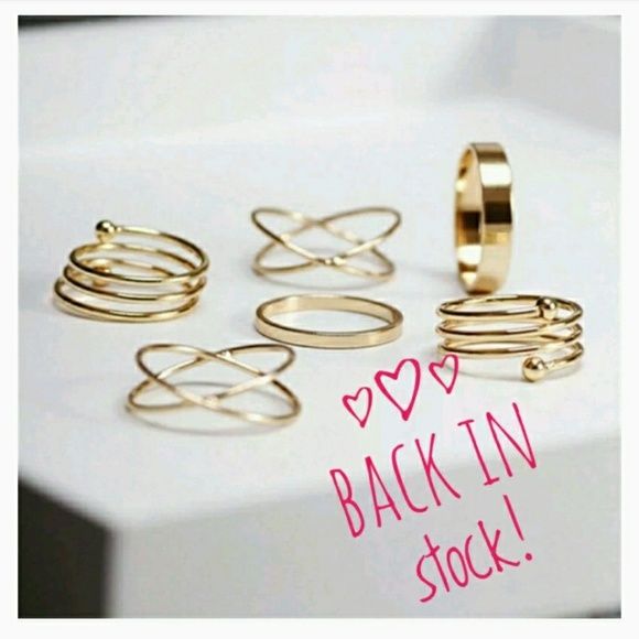 Jewelry - $5  6 pc Ring Set midi Rings  gold